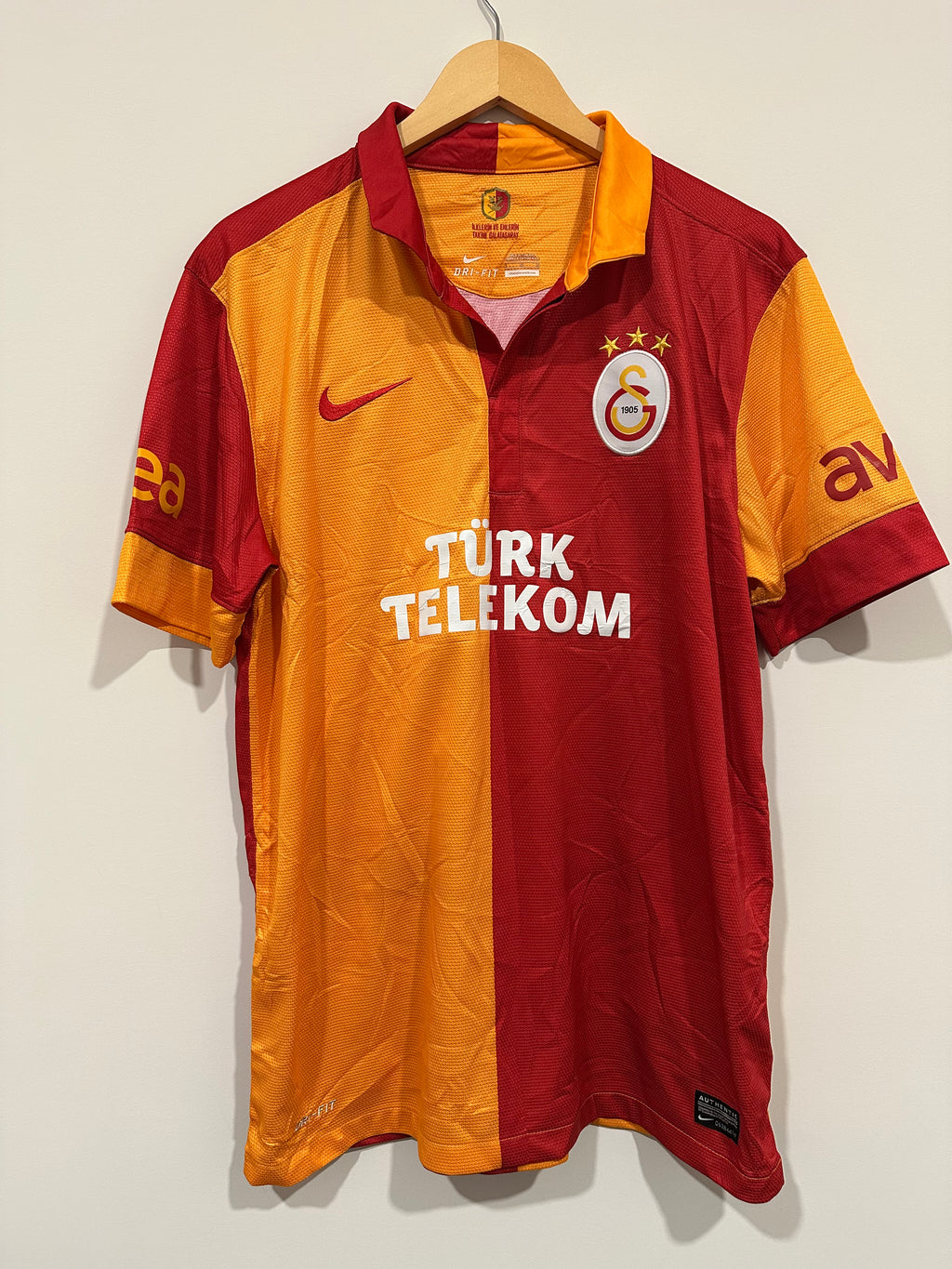 Galatasaray 2013-14 Home Soccer Jersey Riera #11 (L)