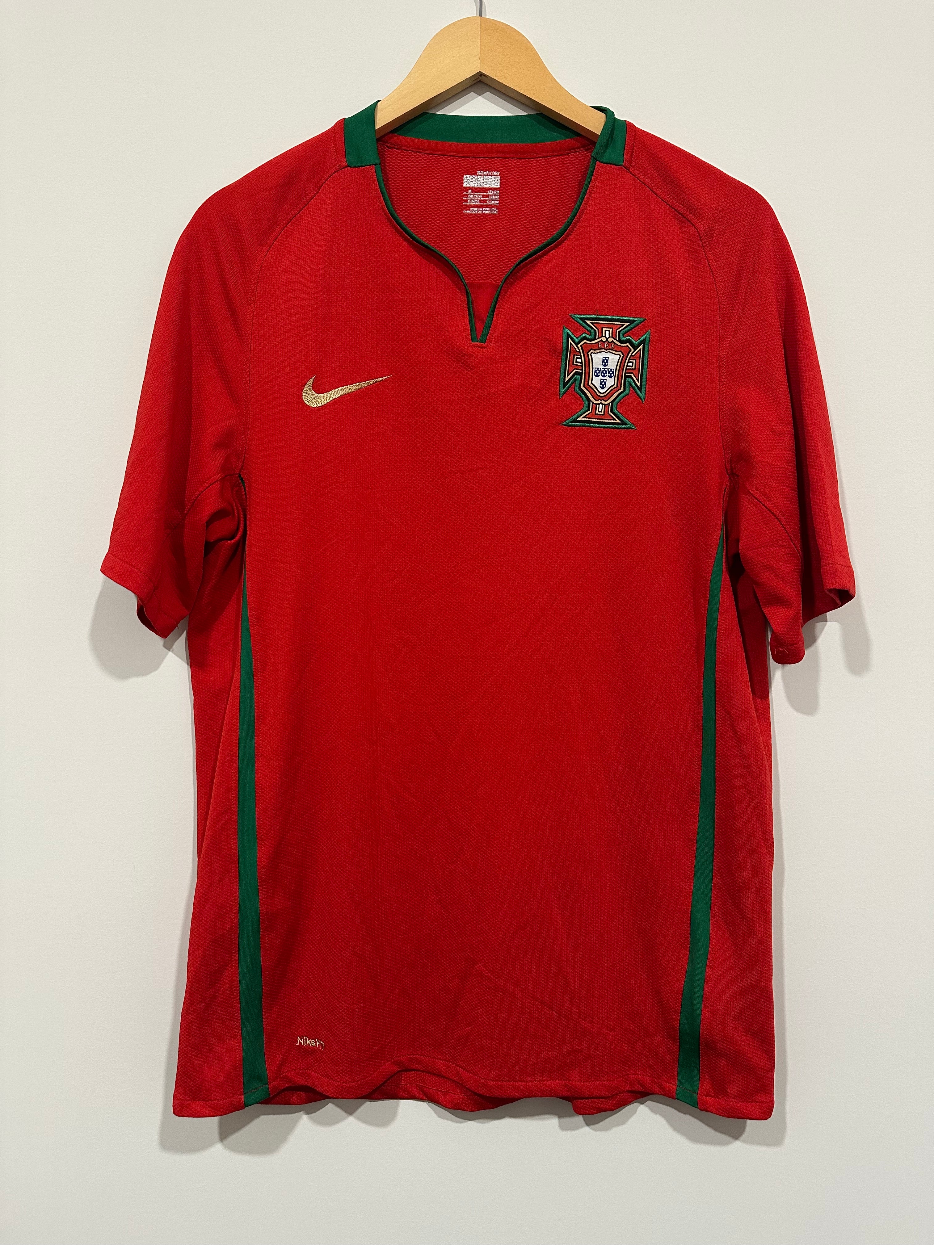 Portugal 2008-09 Home Soccer Jersey (M)