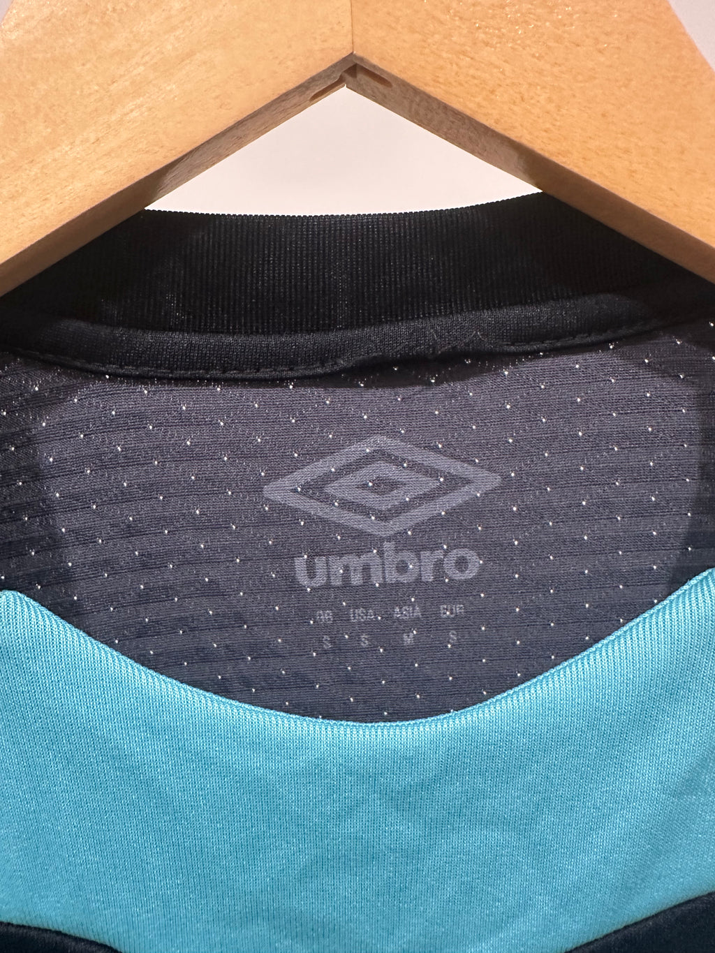 West Ham 2017-18 Training Soccer Jersey (S)