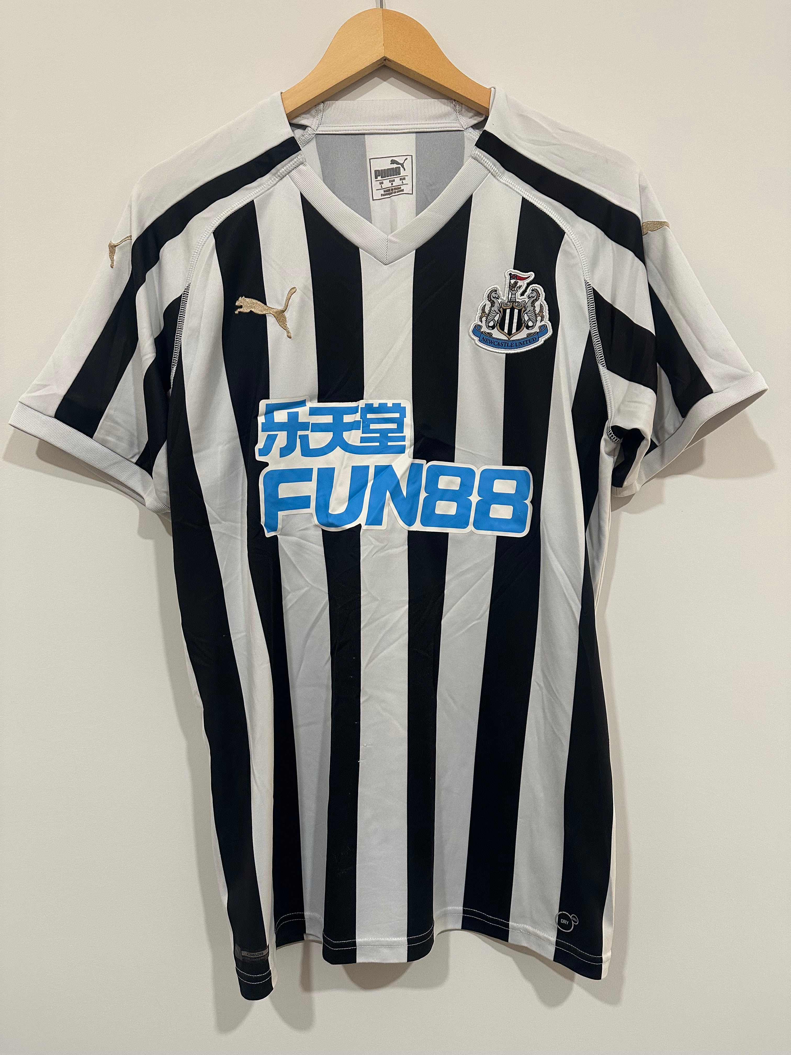 Newcastle United 2018-19 Home Soccer Jersey (L)