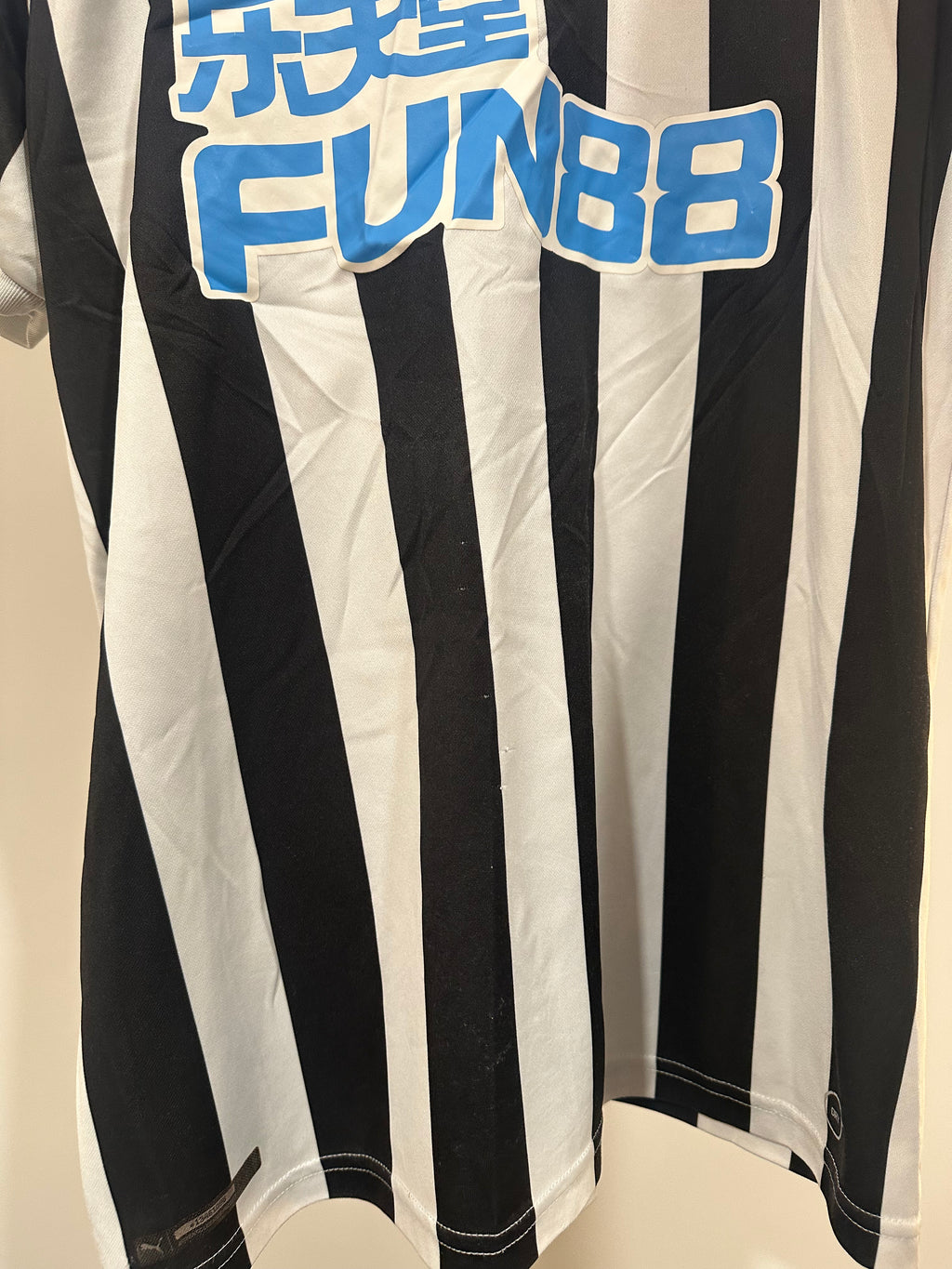 Newcastle United 2018-19 Home Soccer Jersey (L)