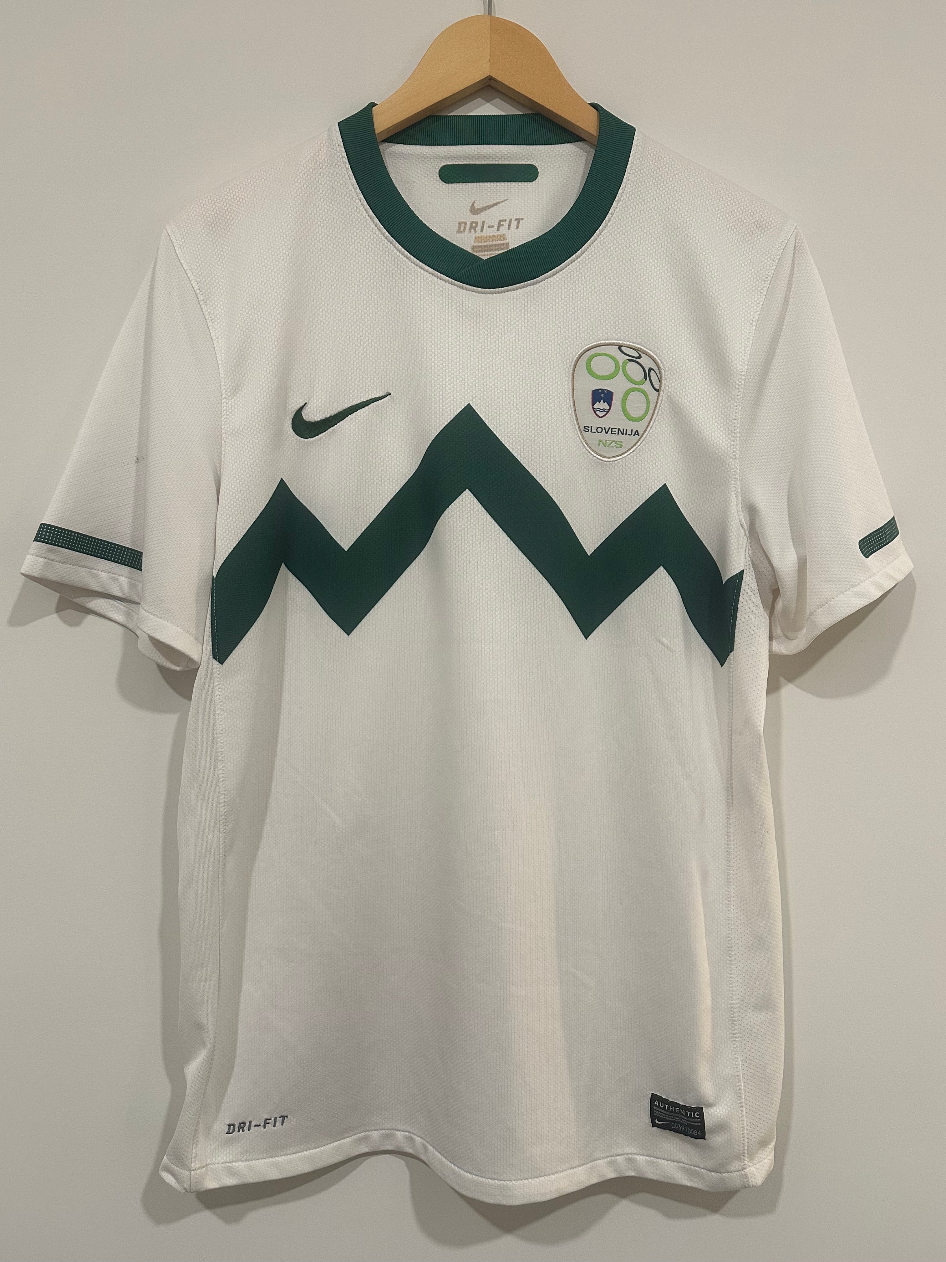 Slovenia 2010-11 Home Soccer Jersey (M)