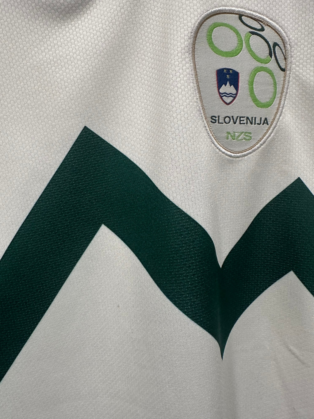 Slovenia 2010-11 Home Soccer Jersey (M)