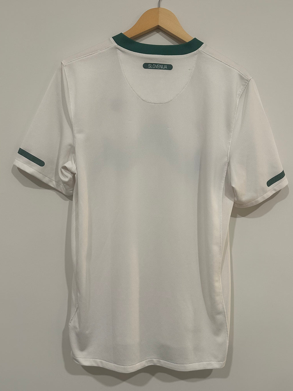 Slovenia 2010-11 Home Soccer Jersey (M)