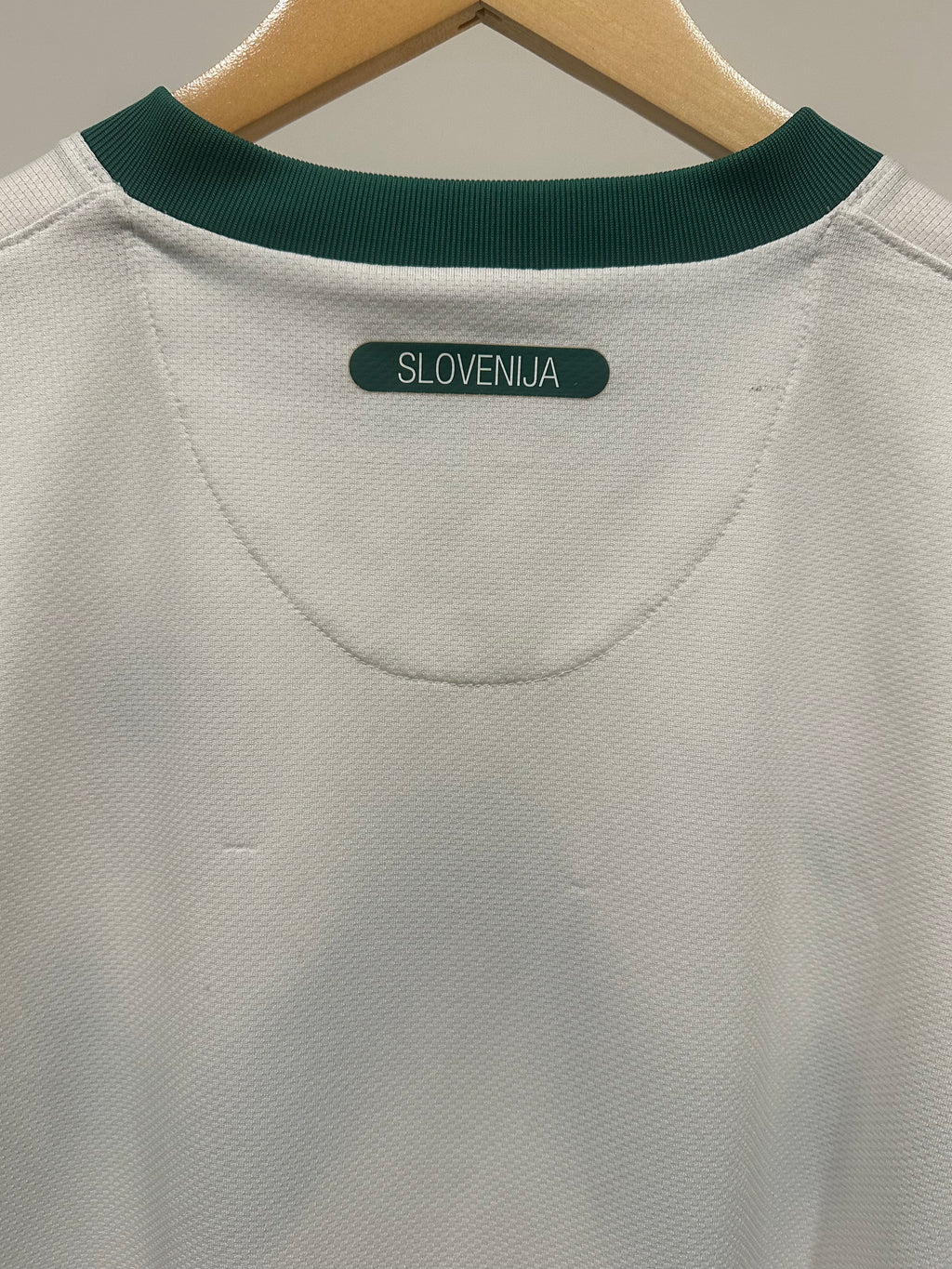 Slovenia 2010-11 Home Soccer Jersey (M)