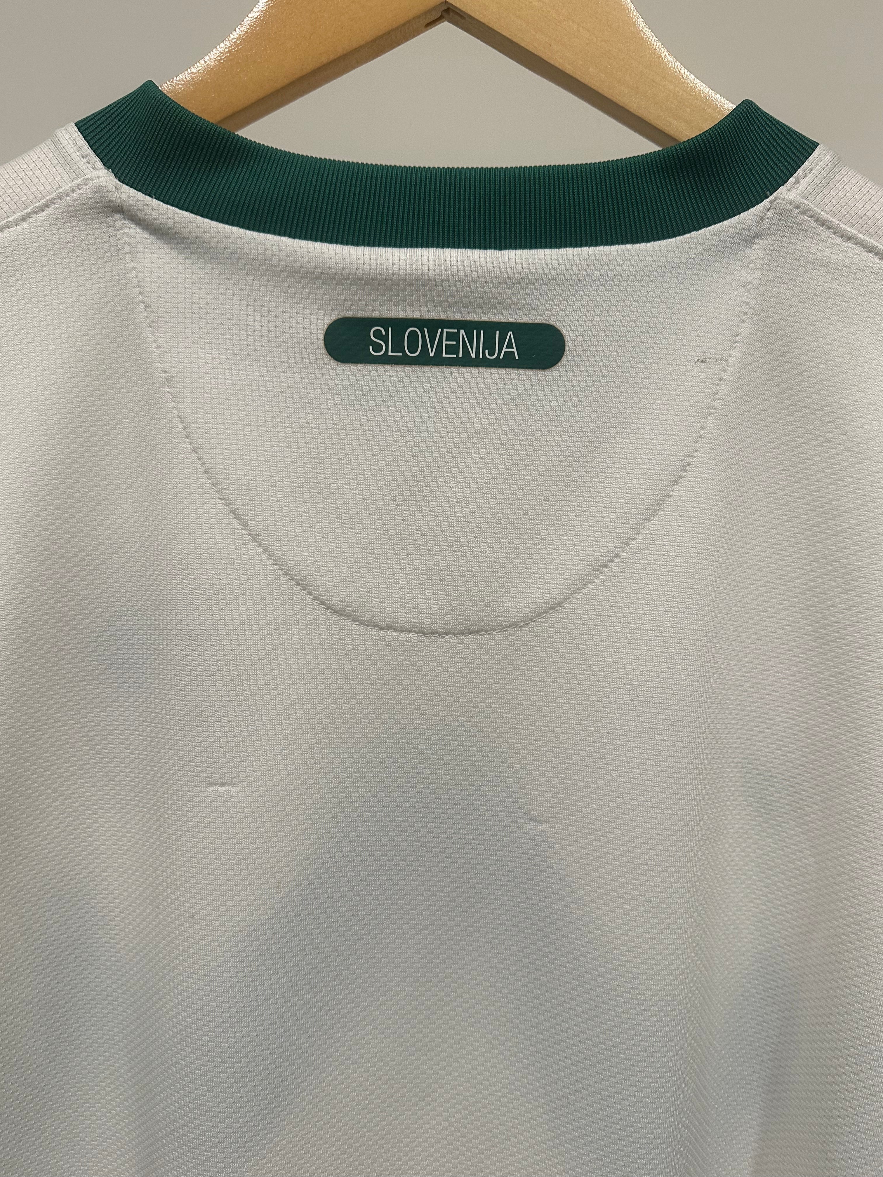 Slovenia 2010-11 Home Soccer Jersey (M)