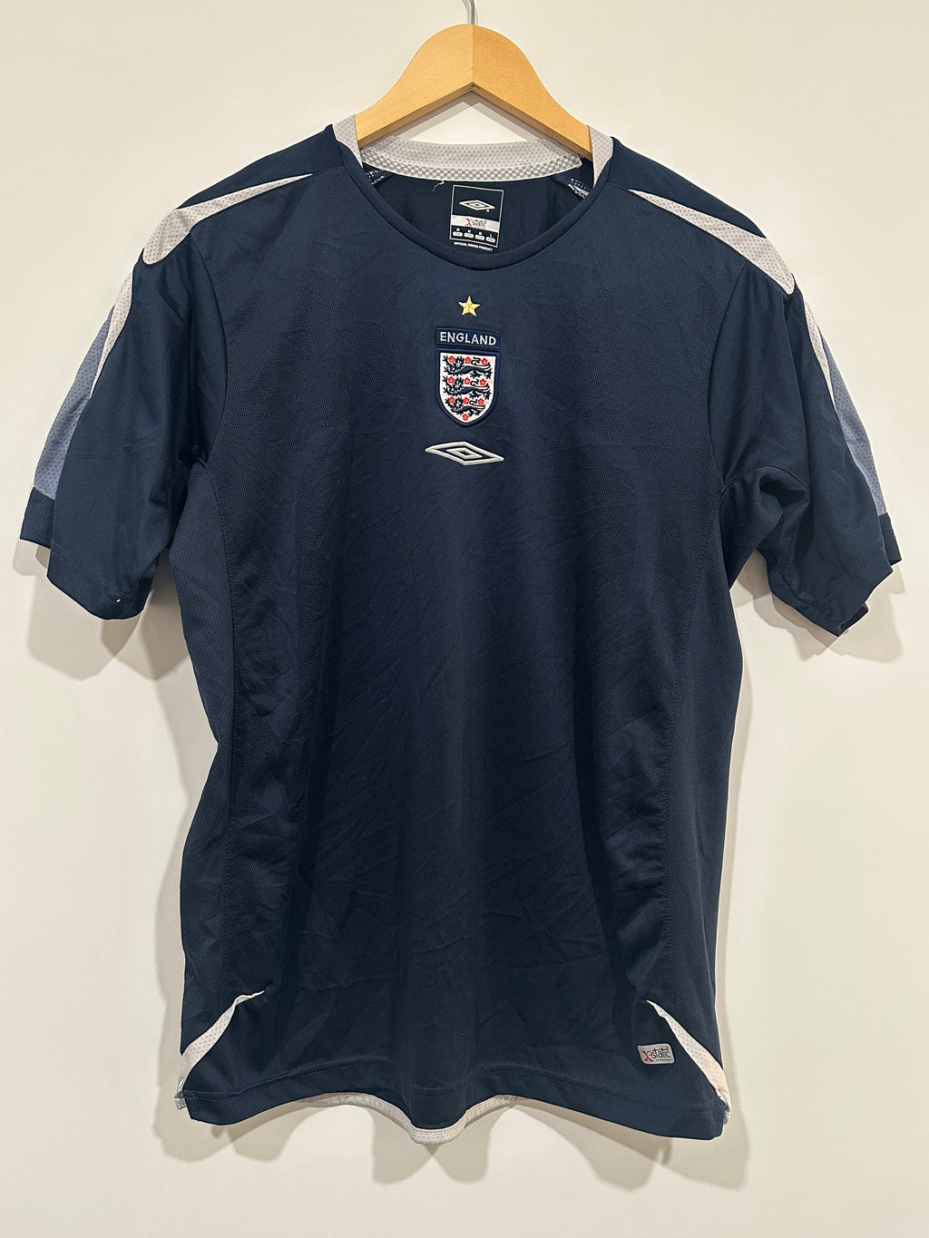 England 2006-07 Training Soccer Jersey (M)