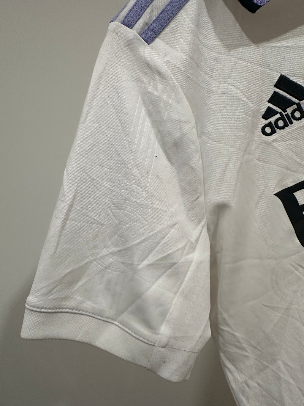 Real Madrid 2022-23 Home Soccer Jersey Benzema #9 (Youth L)