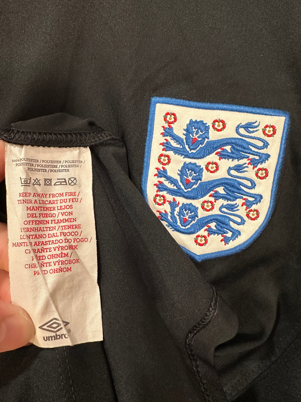 England 2010-11 Black Training Soccer Jersey (M)