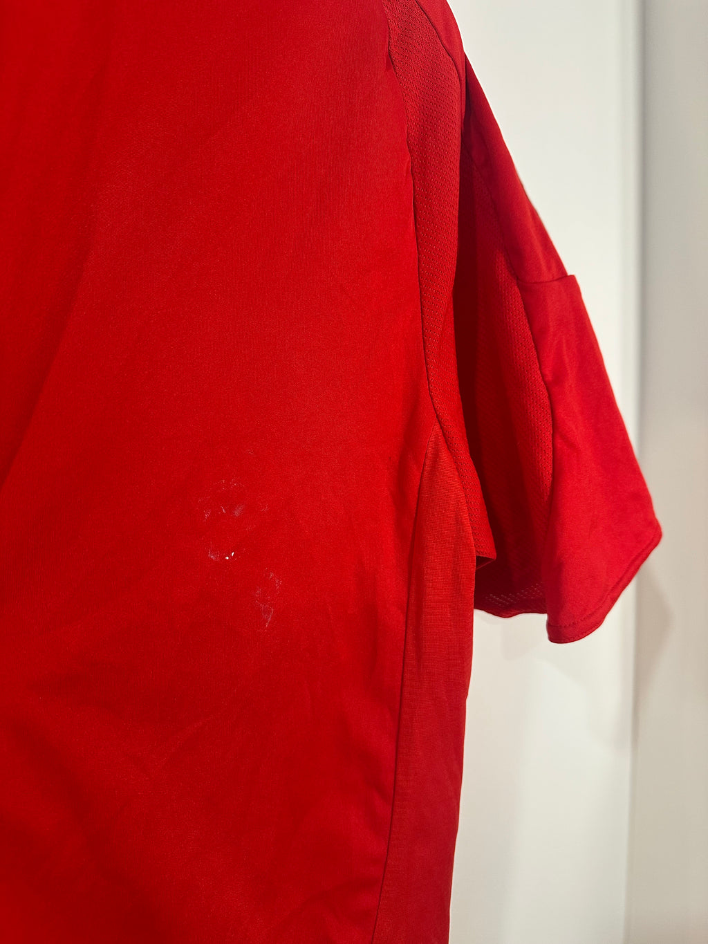 Liverpool 2008-10 Home Soccer Jersey (M)