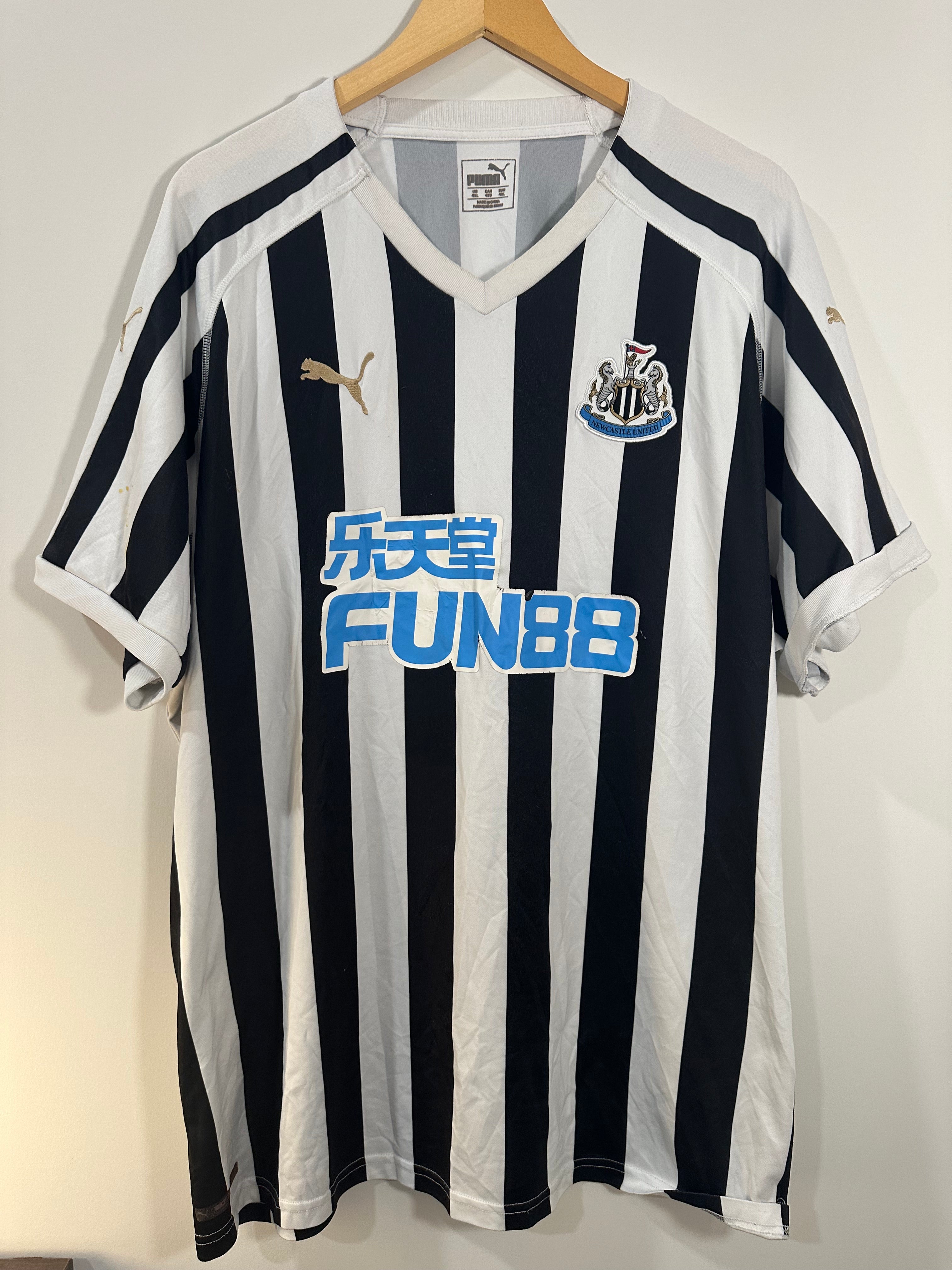 Newcastle United 2018-19 Home Soccer Jersey (4XL) [B Grade]