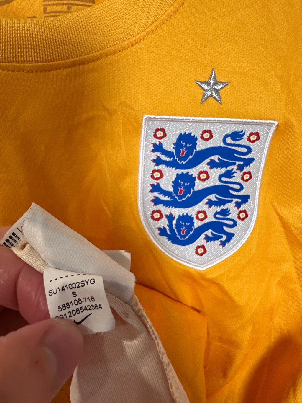 England 2014-15 Goalkeeper Soccer Jersey (S) [B Grade]