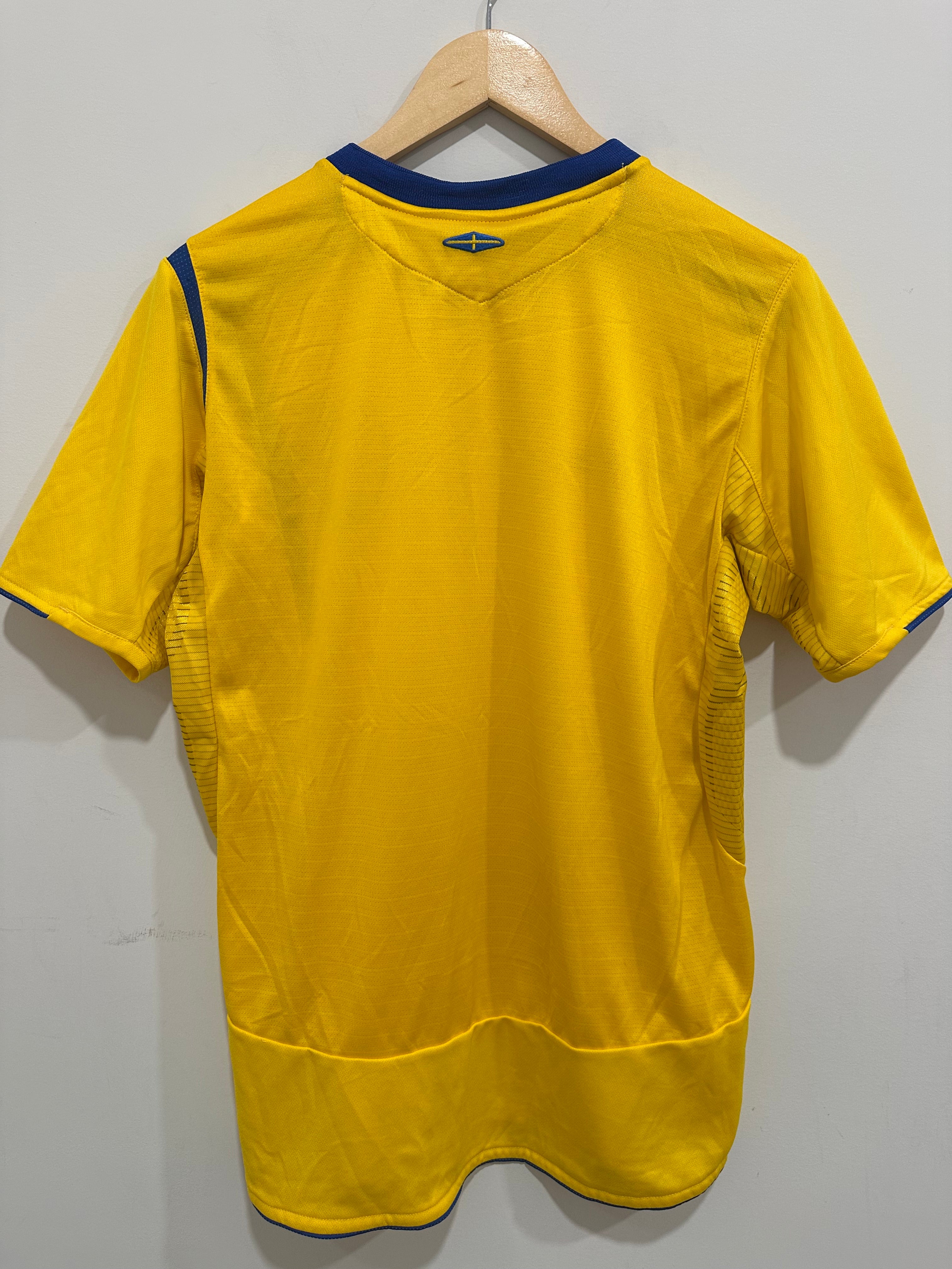 Sweden 2005-06 Home Soccer Jersey (S)