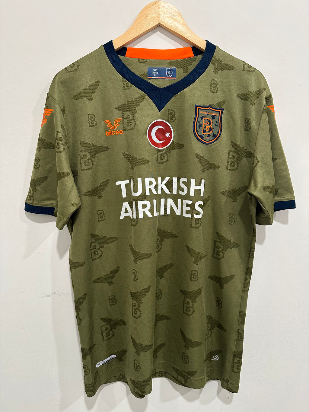 Istanbul Basaksehir FK 2020-21 Third Soccer Jersey (XL)