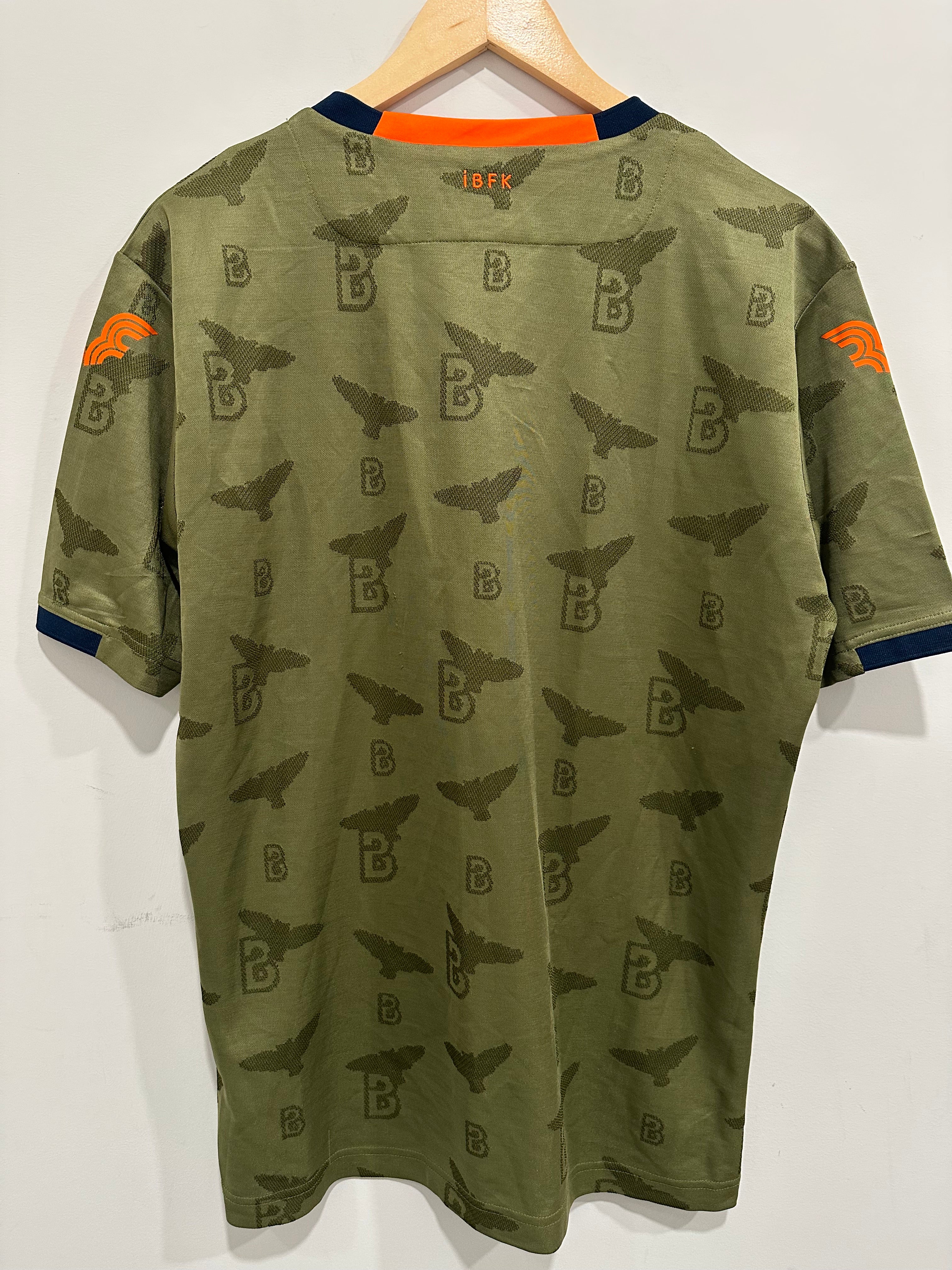 Istanbul Basaksehir FK 2020-21 Third Soccer Jersey (XL)