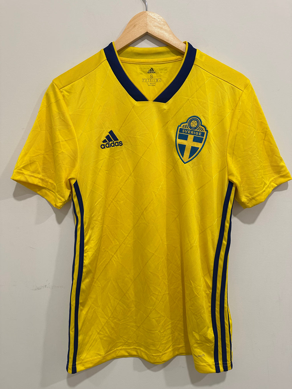 Sweden 2018 Home Soccer Jersey (S)