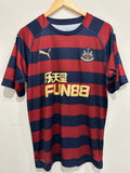Newcastle United 2018-19 Away Soccer Jersey (M)