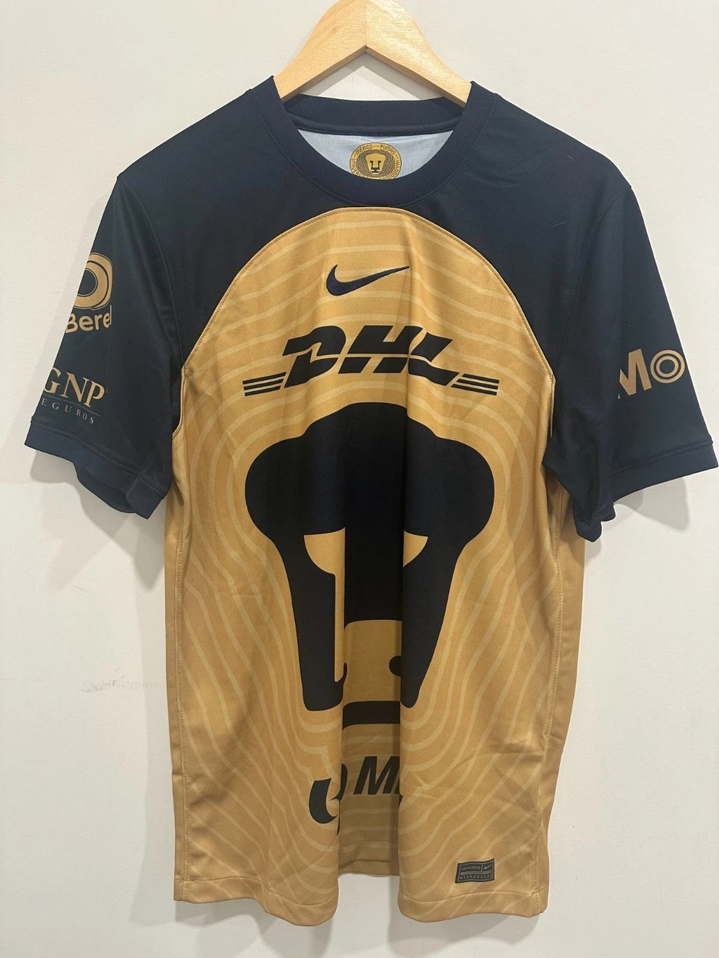 UNAM Pumas 2022-23 Away Soccer Jersey (M)