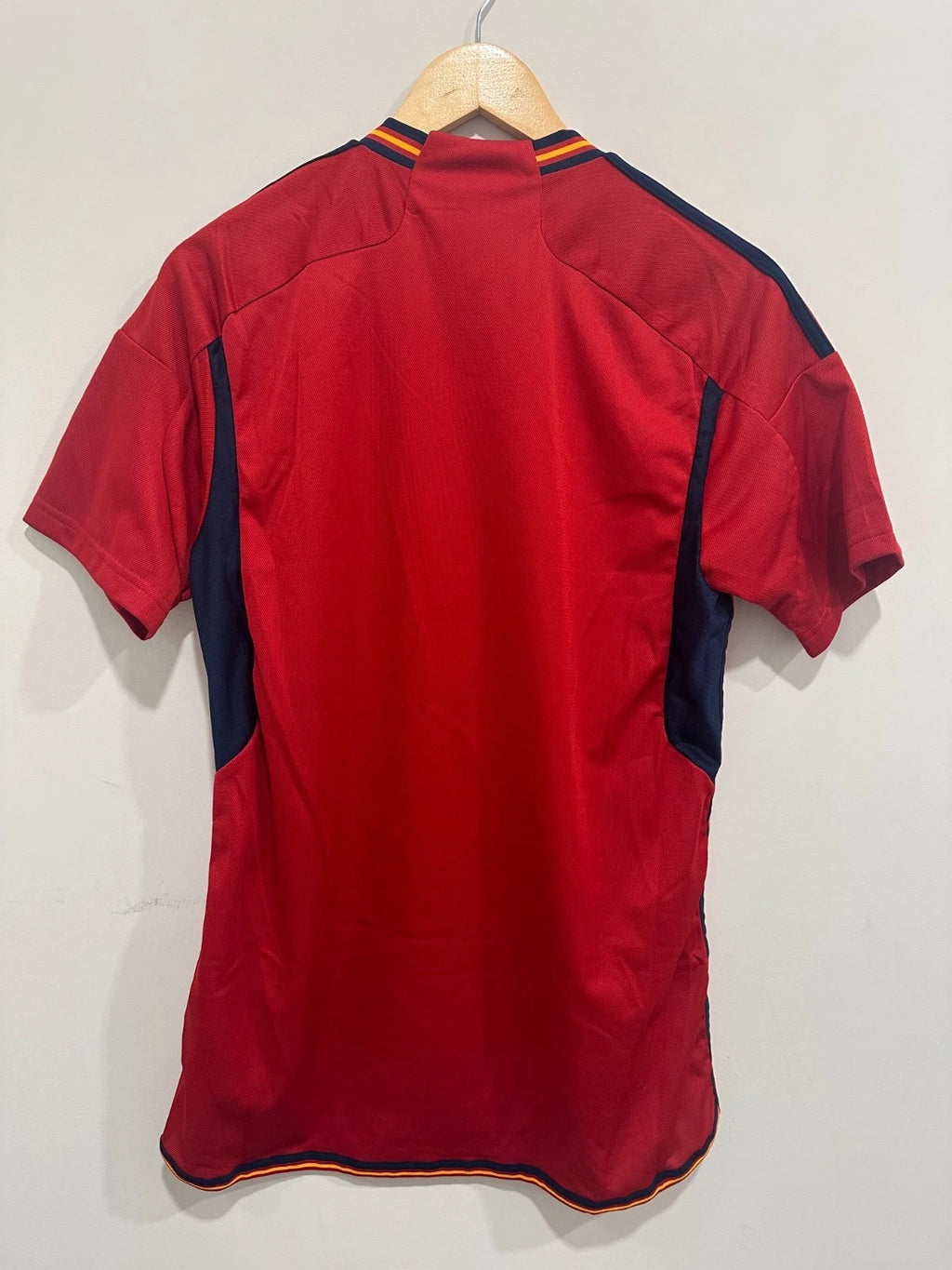 Spain 2022 Home Soccer Jersey (M) NWT