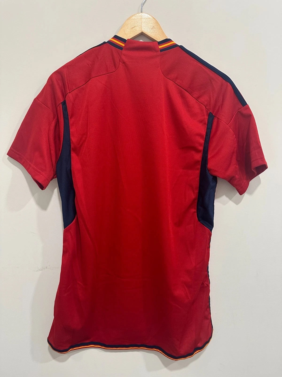 Spain 2022 Home Soccer Jersey (M) NWT