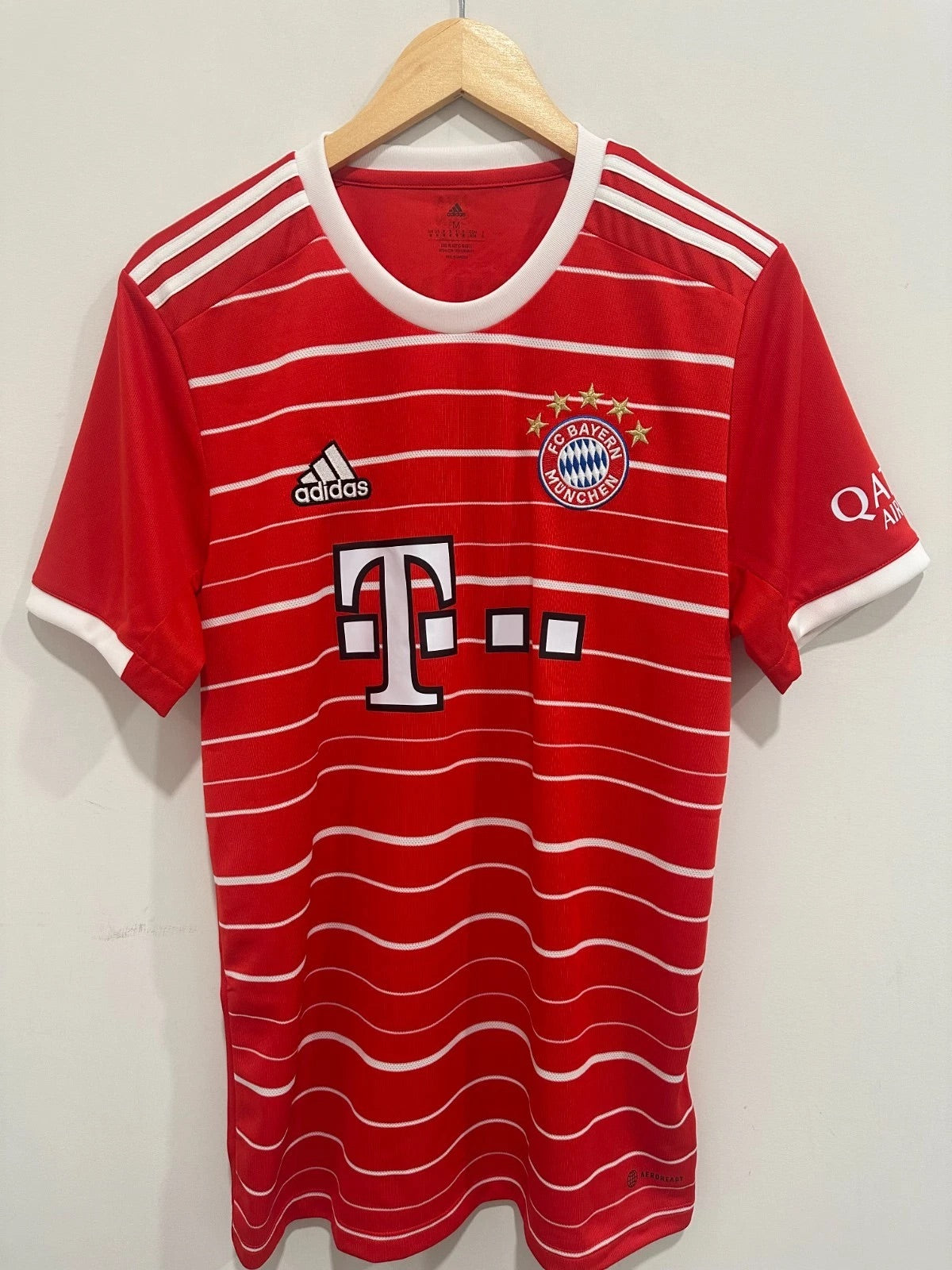 Bayern Munich 2022-23 Home Soccer Jersey Davies #19 (M) NWT