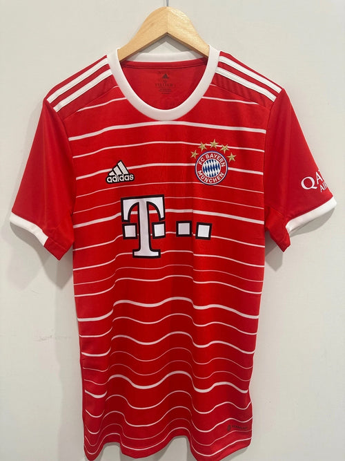 Bayern Munich 2022-23 Home Soccer Jersey Davies #19 (M) NWT